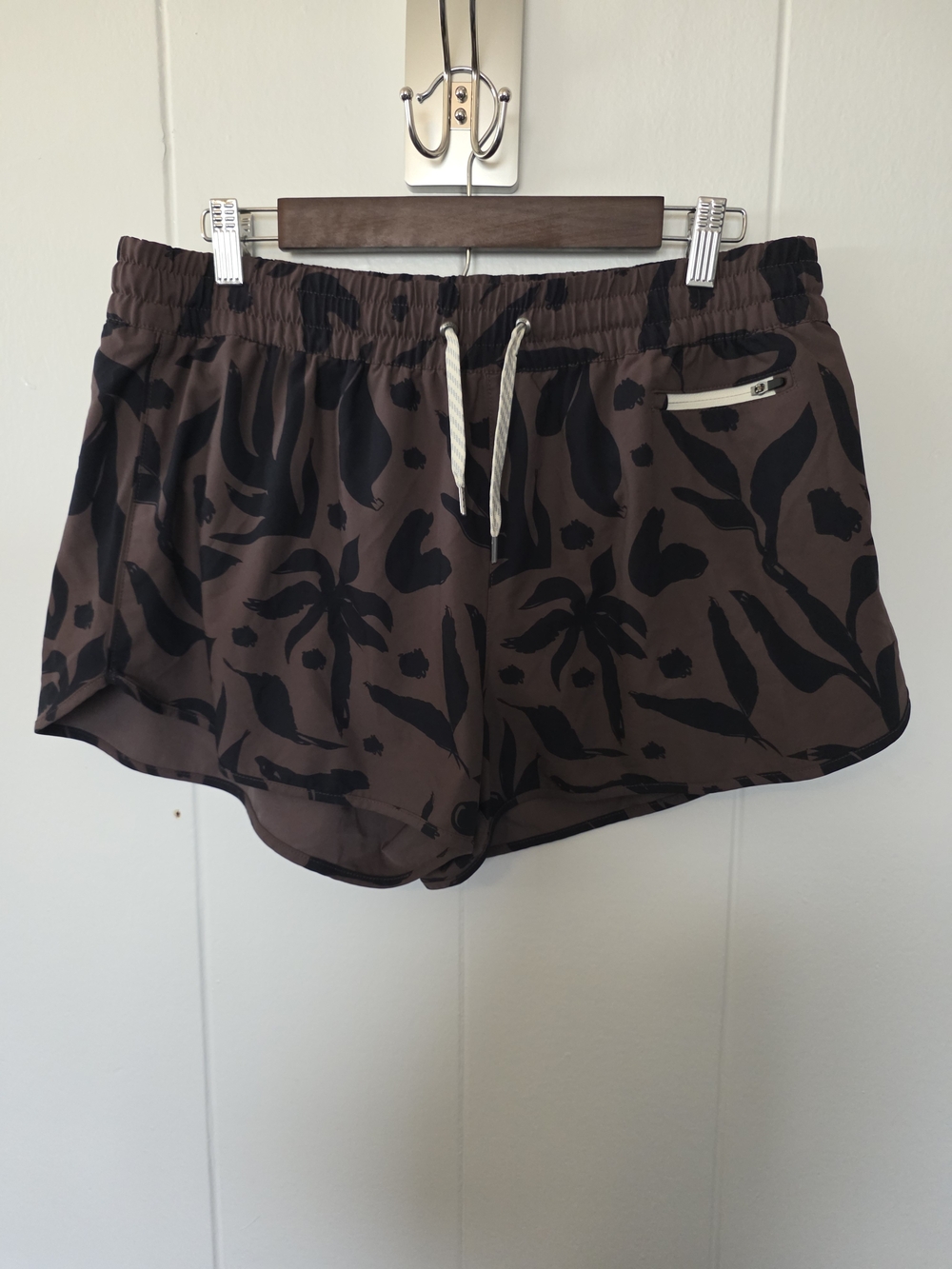 Vuori Clementine 2.0 Shorts 2.5" EUC Size XXL